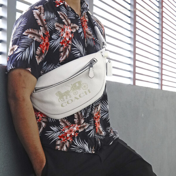 coach warren belt bag with horse and carriage (chalk)