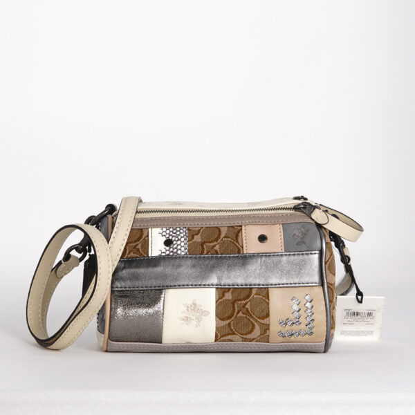 coach shuffle 21 in signature jacquard