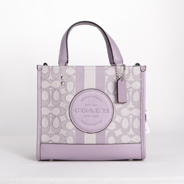 coach dempsey tote 22 in signature jacquard