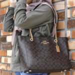 coach cammie chain tote bag in signature canvas