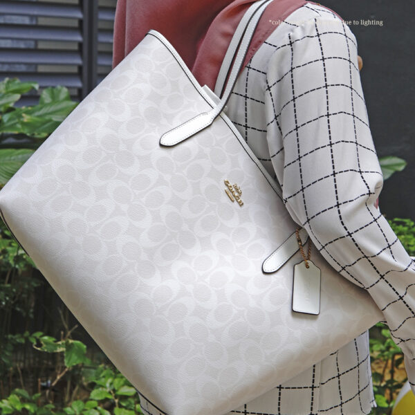 coach city tote in signature canvas