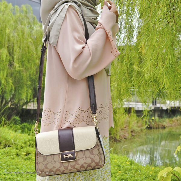 coach grace shoulder bag in signature canvas