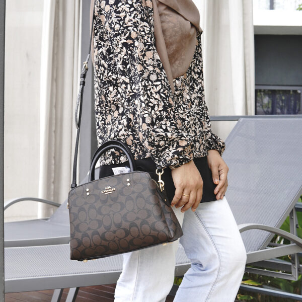 coach mini lillie carryall in signature canvas