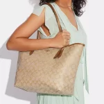 coach city tote in signature canvas