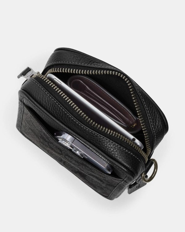 coach sullivan crossbody in signature canvas