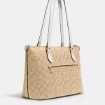coach gallery tote in signature canvas