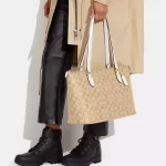 coach gallery tote in signature canvas