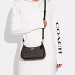 coach teri shoulder bag in signature canvas ( eta 30 march )