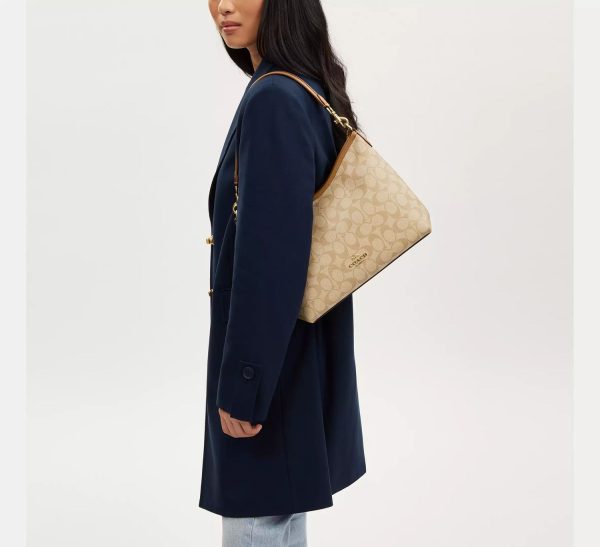 coach laurel shoulder bag in signature canvas