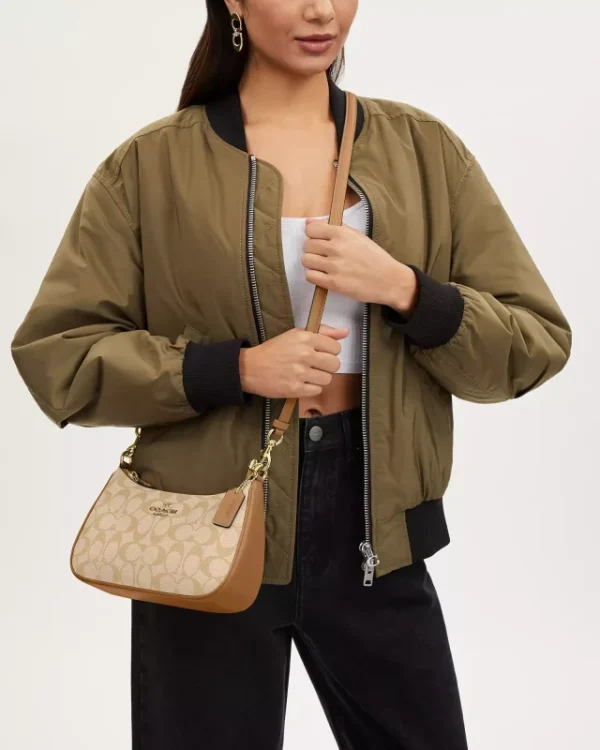 coach teri shoulder bag in signature canvas