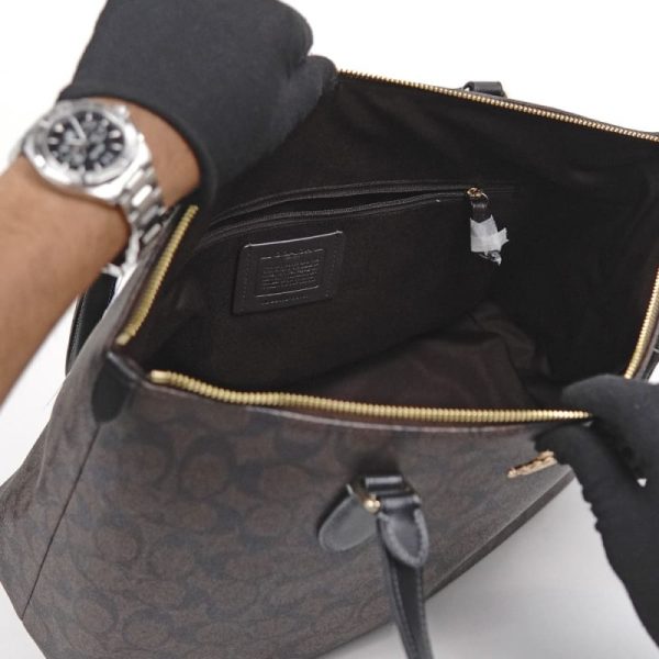 coach gallery tote in signature canvas