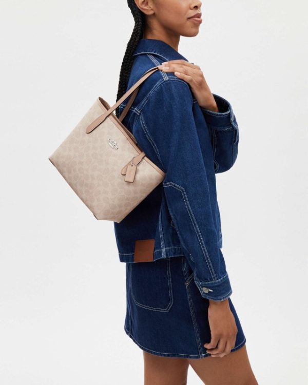 coach small city tote in signature canvas