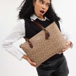 coach gallery tote in signature canvas