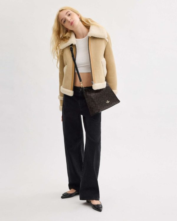 coach laurel shoulder bag in signature canvas