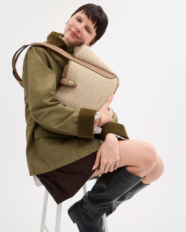 coach hadley turnlock in signature jacquard