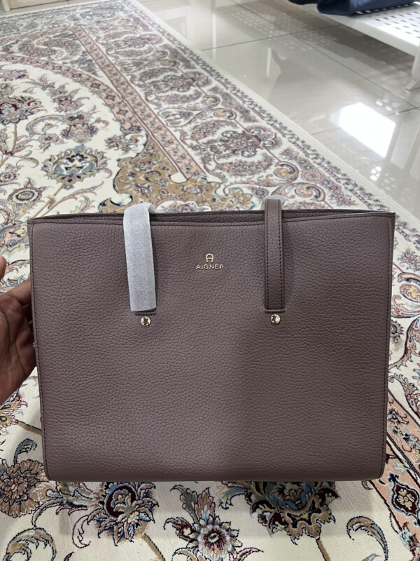 aigner ivy