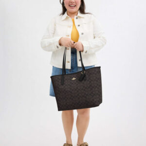 coach city tote in signature canvas