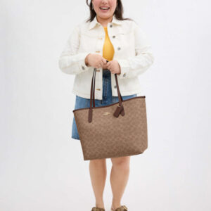 coach city tote in signature canvas
